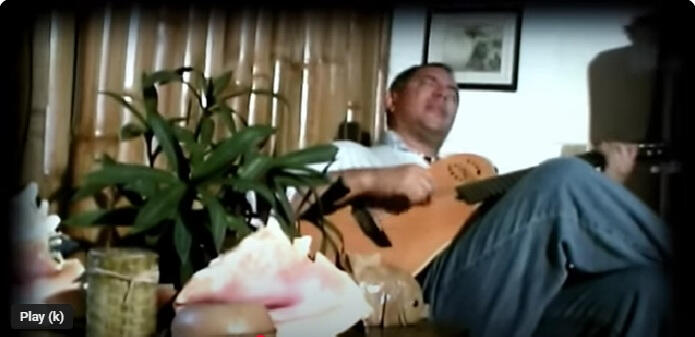 GUILLERMO ANDERSON sings in Caribbean Coral Inn